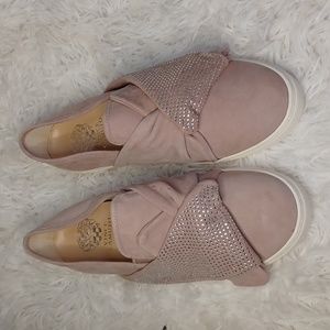 Vince Camuto Barita Rose Quartz Lux Kid Suede Shoes Size 9.5W NEW